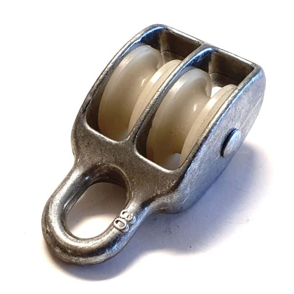 Sheave diameter from 15 to 50 mm. Double sheaves. For hoisting systems on boats, industrial applications, construction, and thea