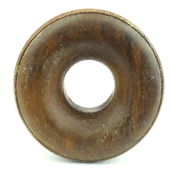 Shackle / Block made of pockenholz. Covered with rope or metal fittings. Suitable for rigging, mooring, lifting devices, and dec