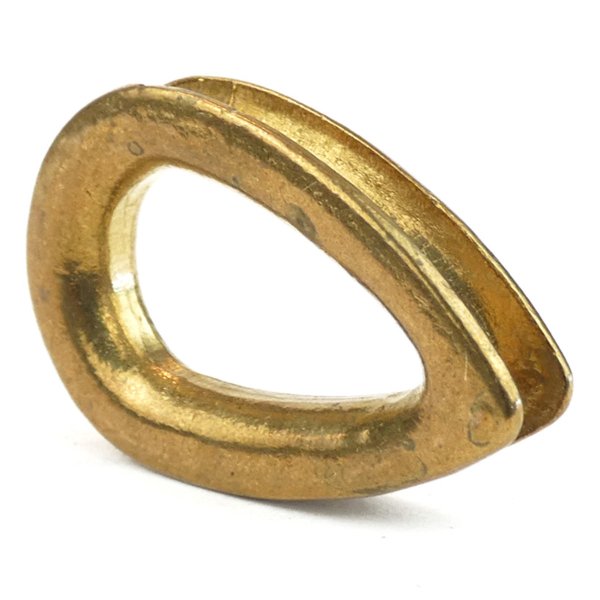 Thimble for rope 3-6mm. Made of brass. Primarily for decorative purposes and rigging on smaller boats.