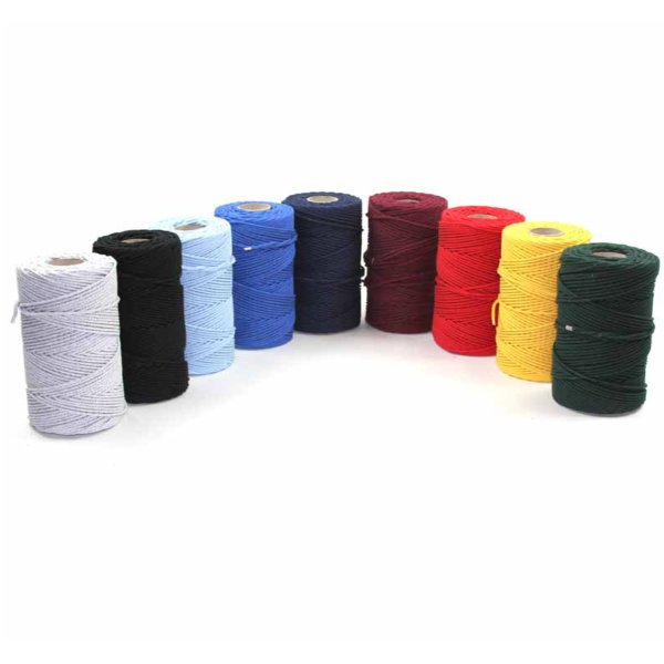 Gult bomullssnöre med mycket god kulörstabilitet.