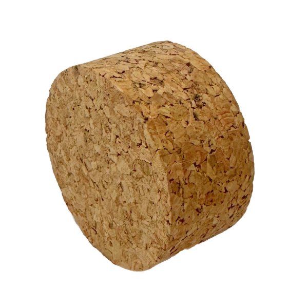 Close-up of a 50 mm wide and 25 mm high cork cylinder. Lightweight, durable, and great for creative DIY projects.