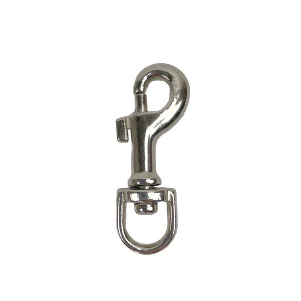 Close-up of the snap hook showcasing its rotating swivel and sturdy spring mechanism.