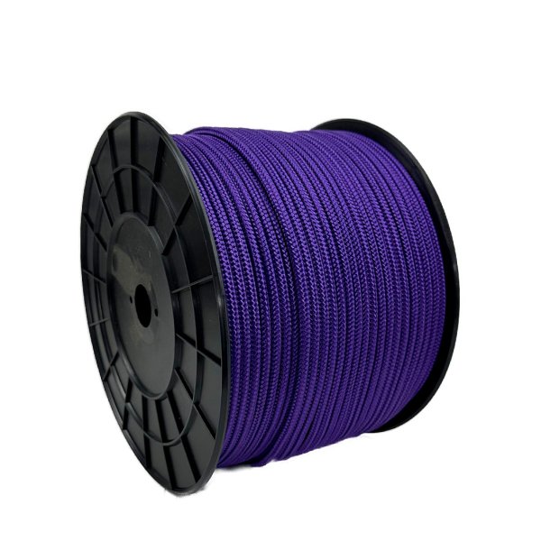 Close-up of a 16-braid and 24-braid purple sailing rope in polyester multifilament, durable and shape-retaining for optimal grip