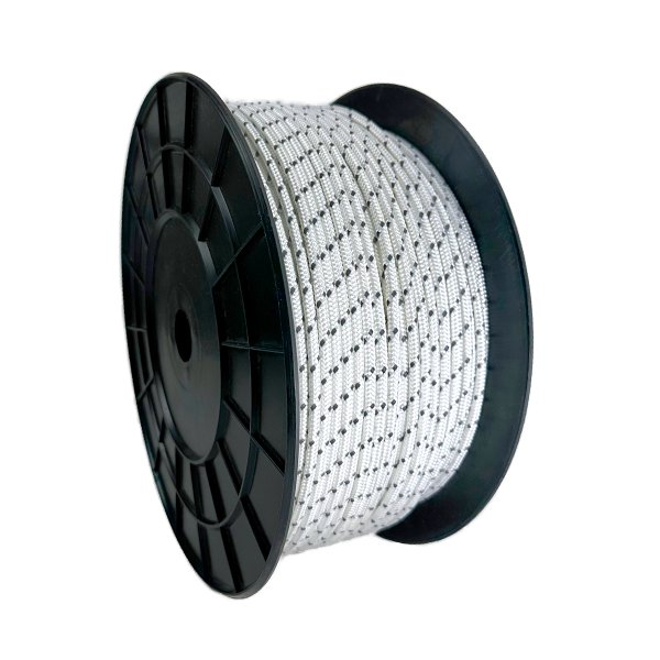 Close-up of the 16-braid structure showing the reflective thread that enhances safety by reflecting light in low-light condition